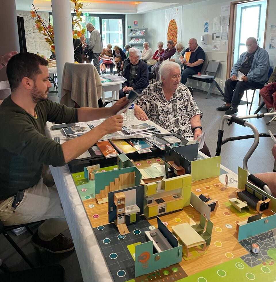 A la maison de santé de Villeréal, les seniors ont pu s'informer sur l'adaptation du logement, tout en s'amusant avec notre animateur Sylvain.