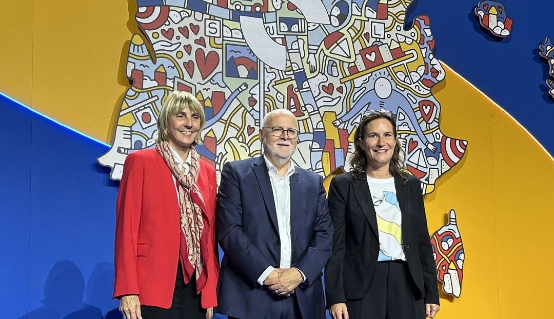 La ministre du Logement Valérie Létard (à gauche), le président de la Fédération SOLIHA Alain Régnier (au centre) et la directrice générale Juliette Laganier (à droite).