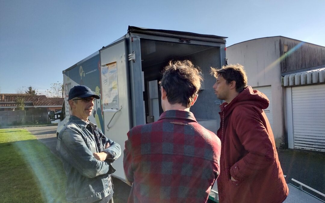 Notre Truck vient à votre rencontre pour parler d'adaptation du logement tout en s'amusant.