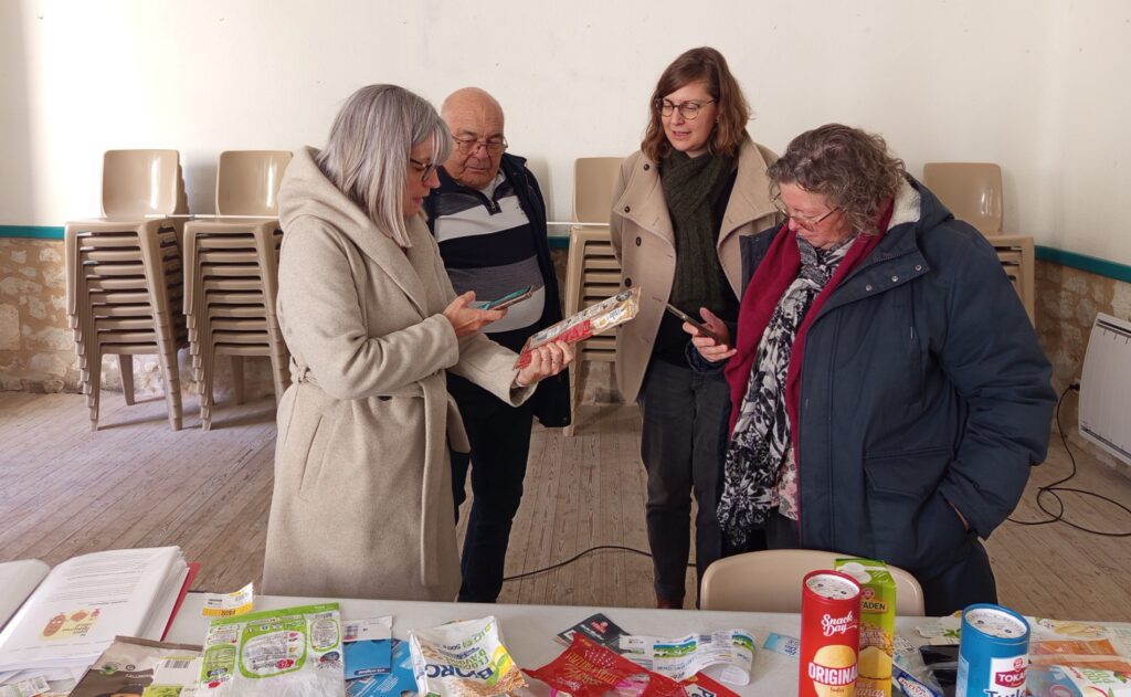 Avec les applications mobiles, facile de connaître l'équilibre et  la composition des produits alimentaires en magasin.