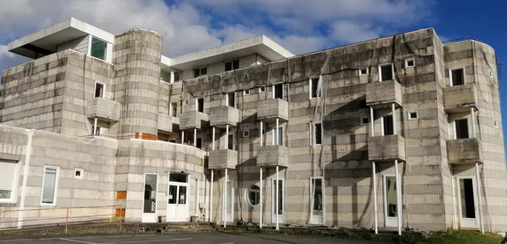 Les bâtiments désaffectés de l'ancien FJT offrent des potentialités indéniables pour permettre leur transformation.